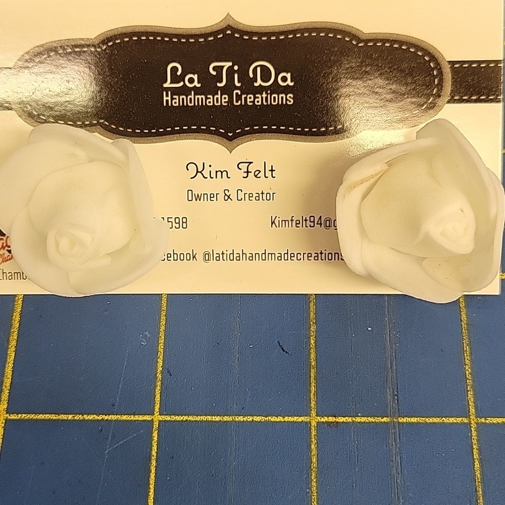 La Ti Da Handmade White Rose Foam 1.25" Earrings